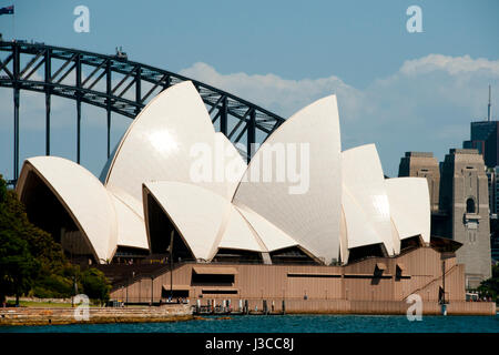 SYDNEY, Australia - 12 dicembre 2016: La Sydney Opera House visto dalla fattoria Cove Foto Stock