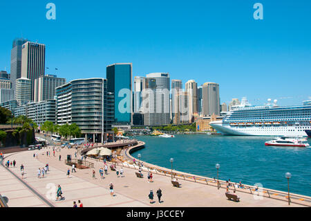 SYDNEY, Australia - 12 dicembre 2016: Sydney il famoso Circular Quay come si vede dall'Opera House Foto Stock