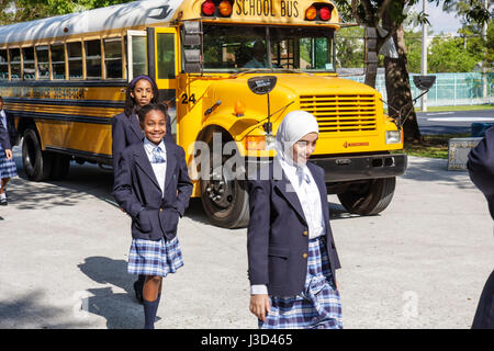 Miami Florida,Coconut Grove,Elizabeth Virrick Park,Elevate Miami,free new computer giveaway public School,sesto grado,studente studenti unifo Foto Stock