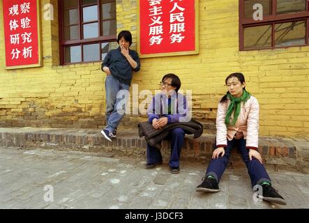 Piattaforma Zhantai Anno: 2000 Hong Wei Wang, Tao Zhao tournage sul set Direttore: Zhang Ke Jia Foto Stock