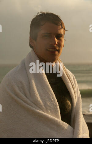 Surfer Raffi Hemmer in Italia Foto Stock