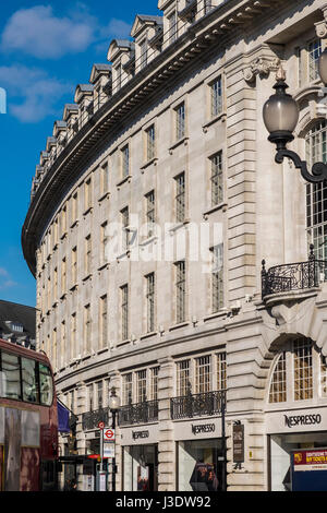 Architettura delle Costruzioni su Regent Street nel centro di Londra, England, Regno Unito Foto Stock