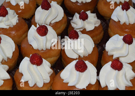 Vassoio con vari tipi di dolci siciliani Foto Stock