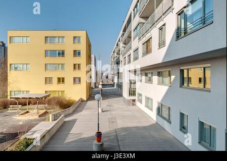 Wien, moderne Wohnhausanlage Rößlergasse 15, Michael A. Hein, Christoph Mayrhofer, 2002-2004, der letzte Gemeindebau Wiens Foto Stock