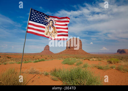 Bandiera Navajo nella Monument Valley, Arizona, Stati Uniti Foto Stock