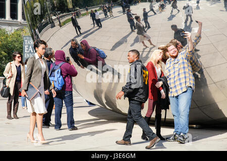 Riprese di televisione Fox serie 'APB " Millennium Park Chicago Foto Stock