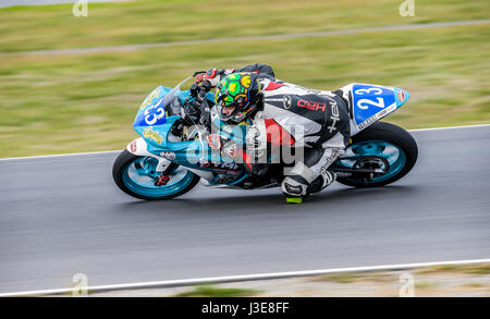 2017 YMF Australian Superbike, round 3, Winton Raceway (Victoria): BRIFFA Corey (NSW) all'interno della curva 10, a bordo della sua Yamaha R3 Foto Stock