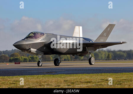 Lockheed Martin F-35un fulmine II 34th Fighter Squadron 388 Fighter Wing, Hill Air Force Base Utah sulla distribuzione presso la RAF Lakenheath, Suffolk in Inghilterra Foto Stock