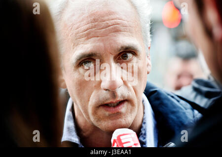 Protesta dei dipendenti di Tati di fronte alle principali department store di Barbès Rochechouart, Parigi, Francia Foto Stock