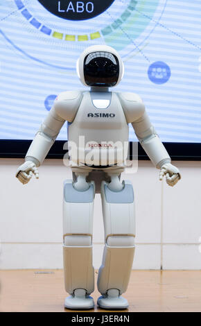 Asimo, la Honda società auto robot umanoide. Giapponese tecnologia robotica. Foto Stock