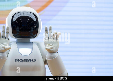 Asimo, la Honda società auto robot umanoide. Giapponese tecnologia robotica. Foto Stock