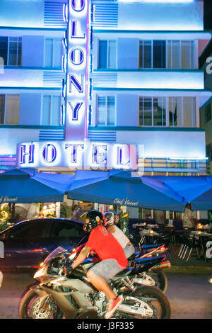 Miami Beach Florida, Ocean Drive, Colony, hotel hotel hotel alloggio motel, luci al neon, blu, moto moto moto moto, bicicletta biciclette andare in bicicletta Foto Stock