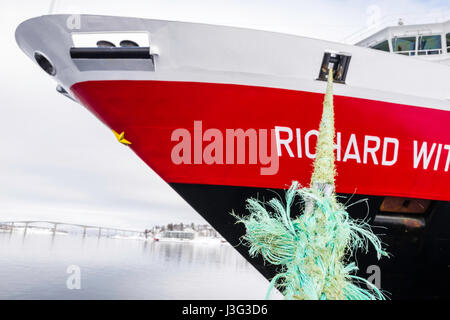 Hurtigruten Coastal Express nave da crociera "Richard con' ancorata al Finnsnes, Troms County, Norvegia. Foto Stock