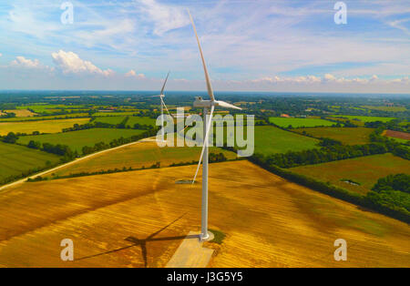 Vista aerea di turbine eoliche vicino a Sainte Pazanne, Loire Atlantique, Francia Foto Stock