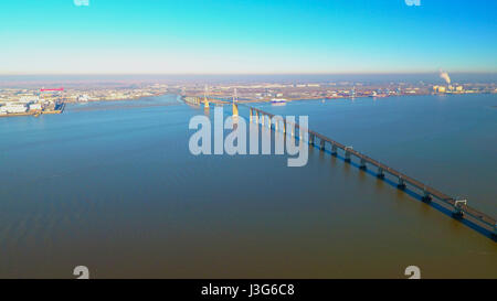 Vista aerea di Saint Nazaire bridge, Loire Atlantique, Francia Foto Stock