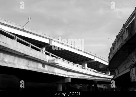 I ponti di cavalcavia dell'autostrada Mopac Expressway ad Austin, Texas USA Foto Stock