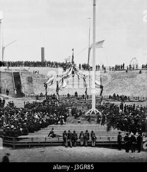 Bandiera sollevamento Fort Sumter porto di Charleston 1865 Foto Stock