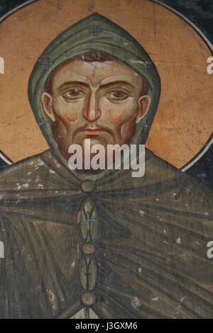 Questi affreschi della Chiesa di Michele Arcangelo a Lesnovo raffigurano scene religiose, rappresentando una significativa iconografia cristiana. Foto Stock