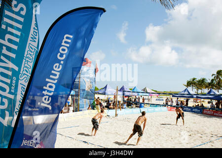 Miami Beach Florida,Lummus Park,Beach volley competition,corporate,sponsor man men maschio,sand,net,sport,atleta,fitness,JetBlue,Zephyrhills,banner Foto Stock