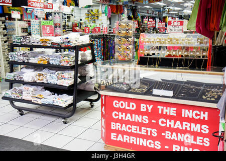 Miami Florida,Flagler Street,Downtown,affari,shopping shopper shopping shopping negozi mercati di mercato di vendita di mercato, negozi al dettaglio buin Foto Stock