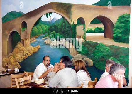 Miami Florida,Delicias de Espana,ristorante spagnolo,mural muro,Spagna scena country,ispanico latino latino latino latino latino latino immigranti etnici immigrati minoranza,adulto annuncio Foto Stock