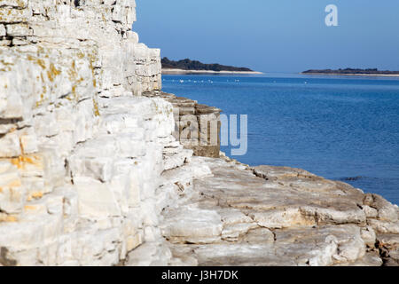 Litorale roccioso dal Parco Nazionale di Brijuni Foto Stock