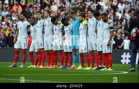 La squadra dell'Inghilterra applaudire assortiti INGHILTERRA V Lituania lo stadio di Wembley a Londra Inghilterra 26 Marzo 2017 Foto Stock