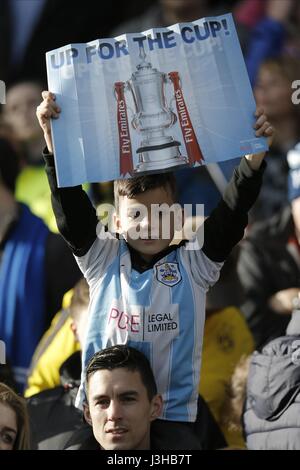 Giovani fan di HUDDERSFIELD HUDDERSFIELD TOWN V MANCHESTER JOHN SMITH'S STADIUM HUDDERSFIELD INGHILTERRA 18 Febbraio 2017 Foto Stock