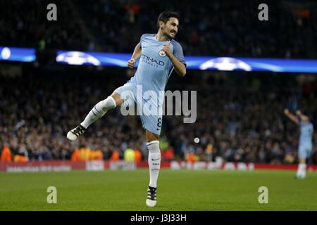 ILKAY GUNDOGAN celebra il traguardo Manchester City V FC BARCELON Etihad Stadium Manchester Inghilterra 01 Novembre 2016 Foto Stock