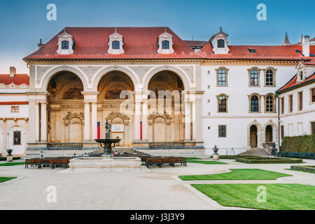 Praga, Repubblica Ceca. Palazzo Wallenstein oggi sede del Senato ceco a Praga. Il senato del parlamento della Repubblica ceca Foto Stock