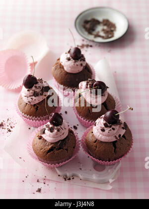 Tortini di cioccolato con ciliegie Foto Stock