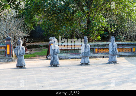 Figure di guerriero, Tu Duc tomba Pagoda, Vietnam Foto Stock