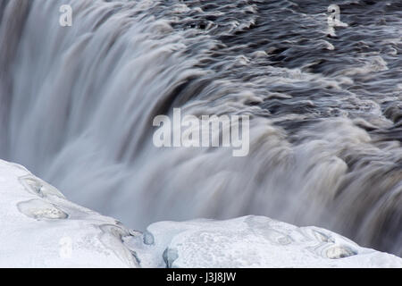 Dettifoss sulla Jökulsá á Fjöllum fiume in inverno, in Europa la più potente in cascata Vatnajökull parco nazionale nel nord-est dell'Islanda Foto Stock