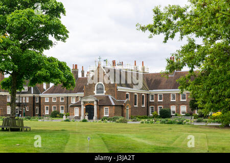 Morden College ha fornito assistenza residenziale a Blackheath poiché è stata fondata da Sir John Morden nel 1695 come casa per 'povero merchants'. Foto Stock