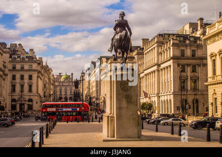 Edward VII statua in bronzo a Waterloo Place, Londra, Inghilterra. Foto Stock