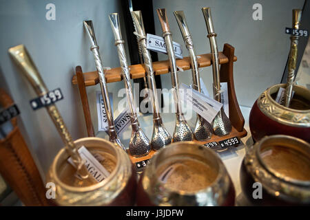 Mate tazze di tè mate, Mercato di Antiquariato, Montevideo, Uruguay Sud America Foto Stock