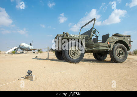 Abu Dhabi , Emirati Arabi Uniti - Emirati Auto Nazionale Museo ospita circa 200 vetture appartenenti a HH Sheikh Hamad Bin Hamdan Al Nahyan. Il col Foto Stock