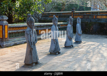 Figure di guerriero, Tu Duc tomba Pagoda, Vietnam Foto Stock