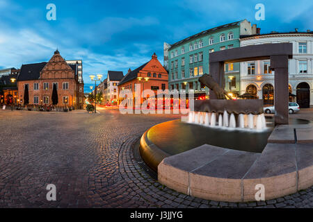 OSLO, Norvegia - 12 Giugno 2014 : scultura del re mano a Oslo, Norvegia. Il re Cristiano IV decise di ricostruire la città dopo un incendio nel 1624. Egli ha evidenziato Foto Stock