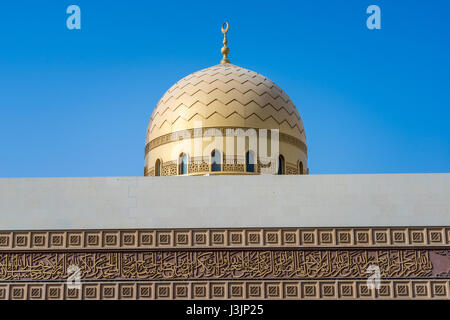Masjid Easa Saleh Al Moschea Gurg, noto come Burjuman moschea può ospitare oltre 1.300 fedeli. Situato su Khalid Bin Al Waleed Street, Dubai Foto Stock