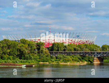 Polonia, Masovian voivodato, Varsavia, National Stadium e il fiume Vistola Foto Stock