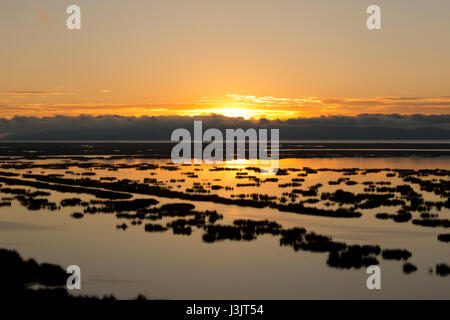 Alba sul lago Titicaca in Perù Foto Stock