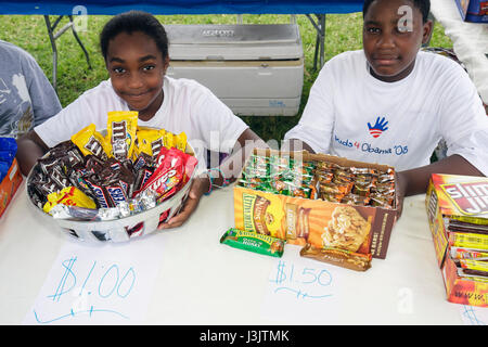 Miami Florida, Coconut Grove, Peacock Park, famiglie famiglia genitori genitori figli, Festival per il cambiamento, Bambini 4 Barack Obama, Black Blacks African AF Foto Stock