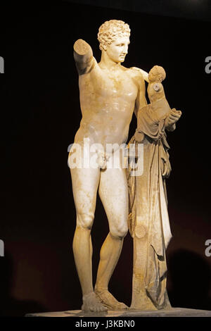 Olympia Museum statua di Hermes, messaggero degli dèi, tenendo neonato Dionysos. Foto Stock