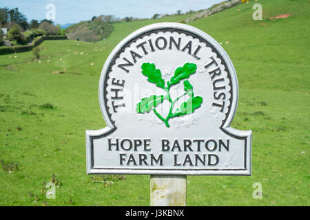 Speranza Barton farmland guardando in giù verso la speranza Cove, Kingsbridge, South Devon, Inghilterra, Regno Unito. Foto Stock