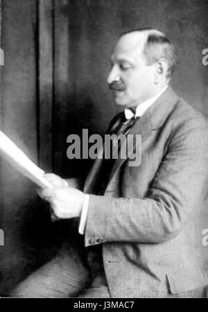 Questa fotografia storica del 1905 mostra Haase, un individuo notevole dell'inizio del XX secolo. La sua vita e il suo lavoro contribuirono al contesto storico e culturale del periodo. Foto Stock