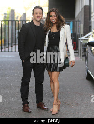 Karen e Kevin Clifton fuori ITV Studios con: Karen Clifton, Kevin Clifton dove: Londra, Regno Unito quando: 05 Apr 2017 Foto Stock