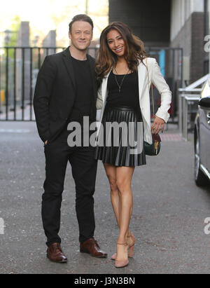 Karen e Kevin Clifton fuori ITV Studios con: Karen Clifton, Kevin Clifton dove: Londra, Regno Unito quando: 05 Apr 2017 Foto Stock