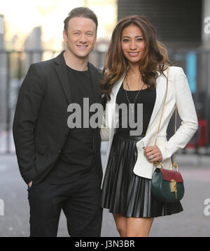 Karen e Kevin Clifton fuori ITV Studios con: Karen Clifton, Kevin Clifton dove: Londra, Regno Unito quando: 05 Apr 2017 Foto Stock