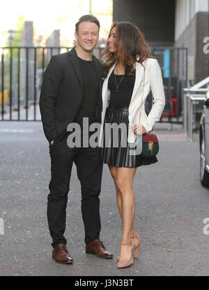 Karen e Kevin Clifton fuori ITV Studios con: Karen Clifton, Kevin Clifton dove: Londra, Regno Unito quando: 05 Apr 2017 Foto Stock